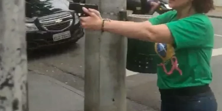 Carla Zambelli será julgada no Supremo na próxima semana