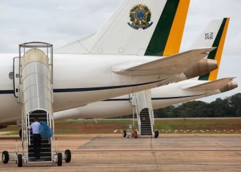 Alcolumbre utiliza avião da FAB para viajar no Carnaval