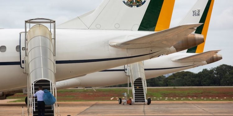 Alcolumbre utiliza avião da FAB para viajar no Carnaval