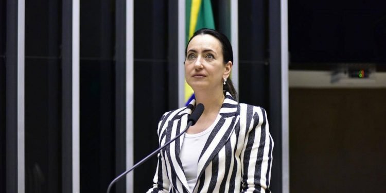 Rosangela Moro apresenta novo projeto de lei que mira Janja