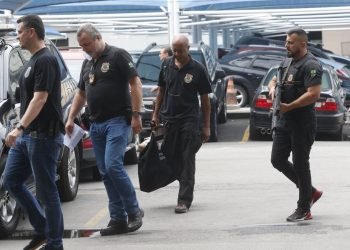 Grupo cobrava R$ 250 mil para espionar ministros do STF, diz PF