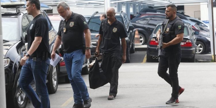 Grupo cobrava R$ 250 mil para espionar ministros do STF, diz PF