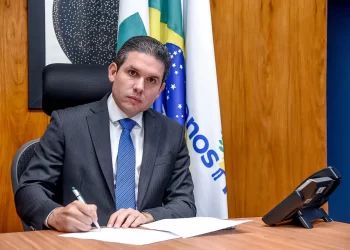 Hugo Motta anuncia votação contra decreto do IOF