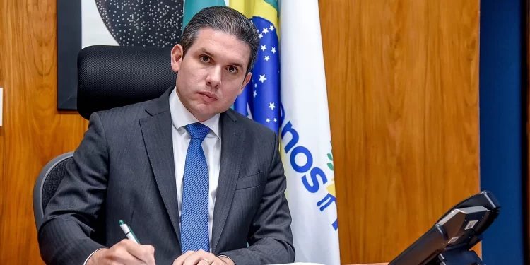 Hugo Motta anuncia votação contra decreto do IOF