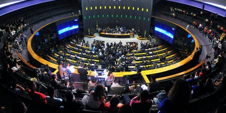 Motta choca governo Lula ao avisar pelas redes que pautou IOF