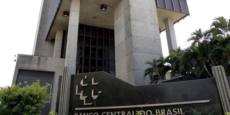 Banco Central alerta: mais de R$ 10 bilhões ainda não foram resgatados por clientes de bancos