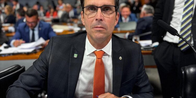 Deputado Luiz Lima mostra firmeza e equilíbrio na CPMI do INSS
