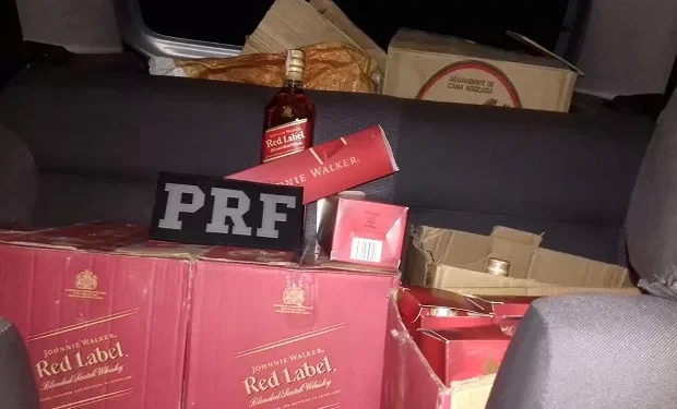 Operação Whisky: PF e Receita Federal descobrem maconha líquida escondida em garrafas de uísque no Rio