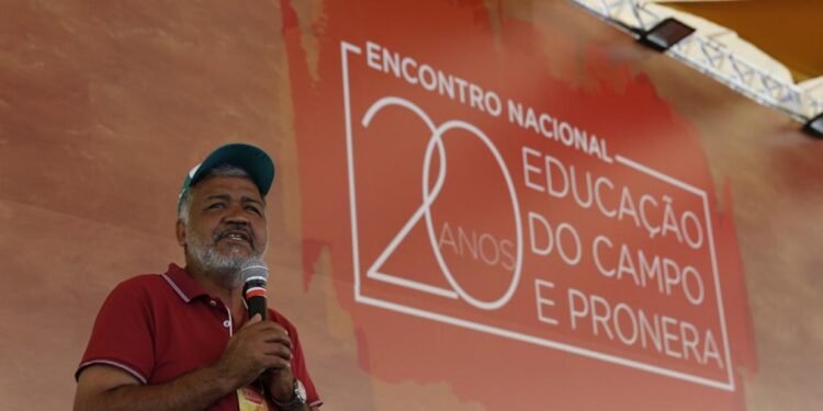 Justiça autoriza edital de Medicina voltado a assentados da reforma agrária