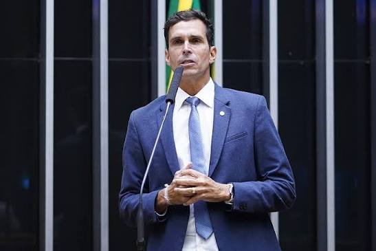 Deputado Luiz Lima questiona o governo PT por não reconhecer o narcotráfico como terrorismo, e fala sobre influência das facções na política
