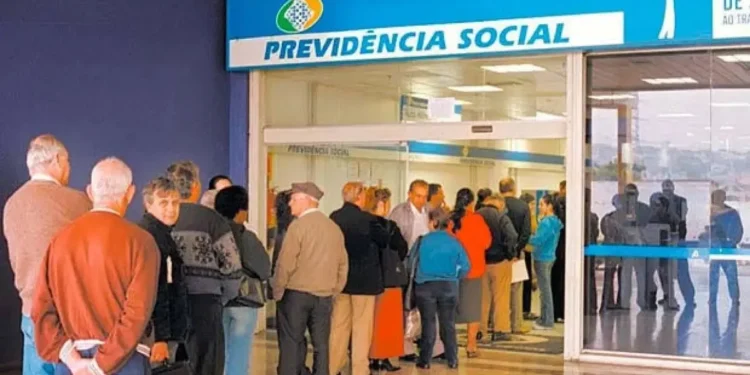 Sob Lula, fila do INSS se aproxima de 3 milhões