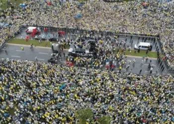 Ato liderado por Nikolas em Brasília reuniu cerca de 18 mil pessoas, aponta USP