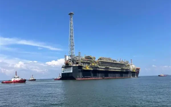 Petroleiros venezuelanos rompem bloqueio marítimo dos EUA após captura de Maduro, diz jornal