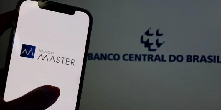 Caso Banco Master: influenciador diz ter contrato de três meses e recebeu R$ 7,8 mil por postagem inicial criticando o BC