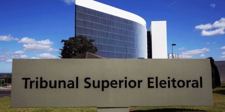 TSE propõe regra que obriga plataformas a remover ataques às urnas sem ordem judicial nas eleições de 2026
