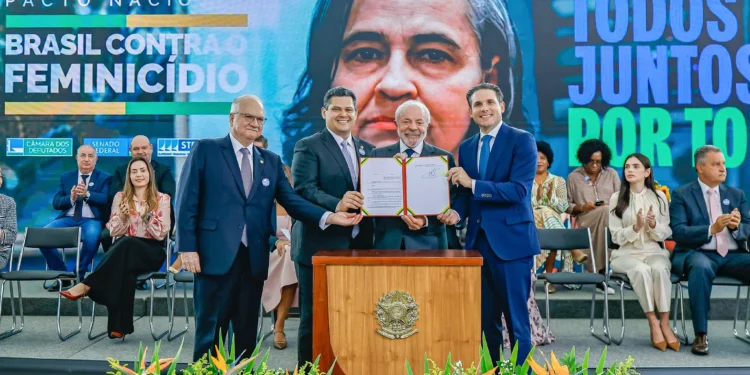 Governo Lula deixa ministra da Mulher fora de ato nacional contra o feminicídio