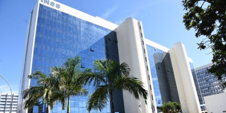 Mensagens revelam ostentação e planos para compra de jatinho em esquema ligado a fraudes no INSS