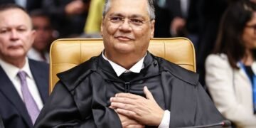 Moraes determina busca e apreensão contra jornalista após reportagens sobre família de Flávio Dino